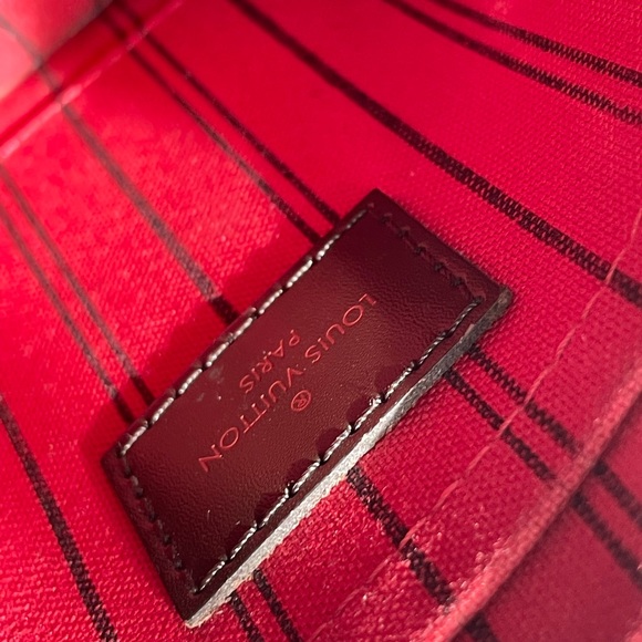 AUTH Louis Vuitton Damier Wristlet - Picture 11 of 12